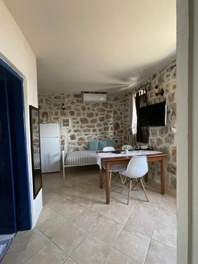 Marina Castellana Studios II Chalki Town Exteriér fotografie